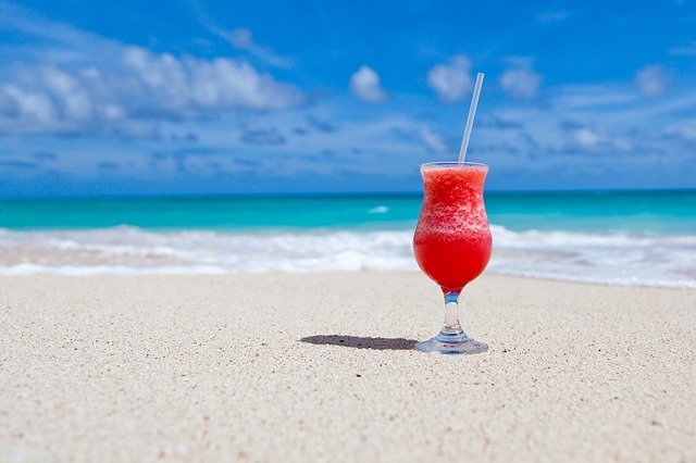 koktejl na pláži